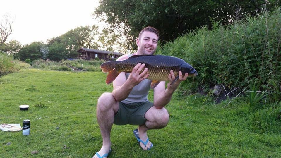 Вилла Marsh Water Ponds Fishery Kidwelly Экстерьер фото