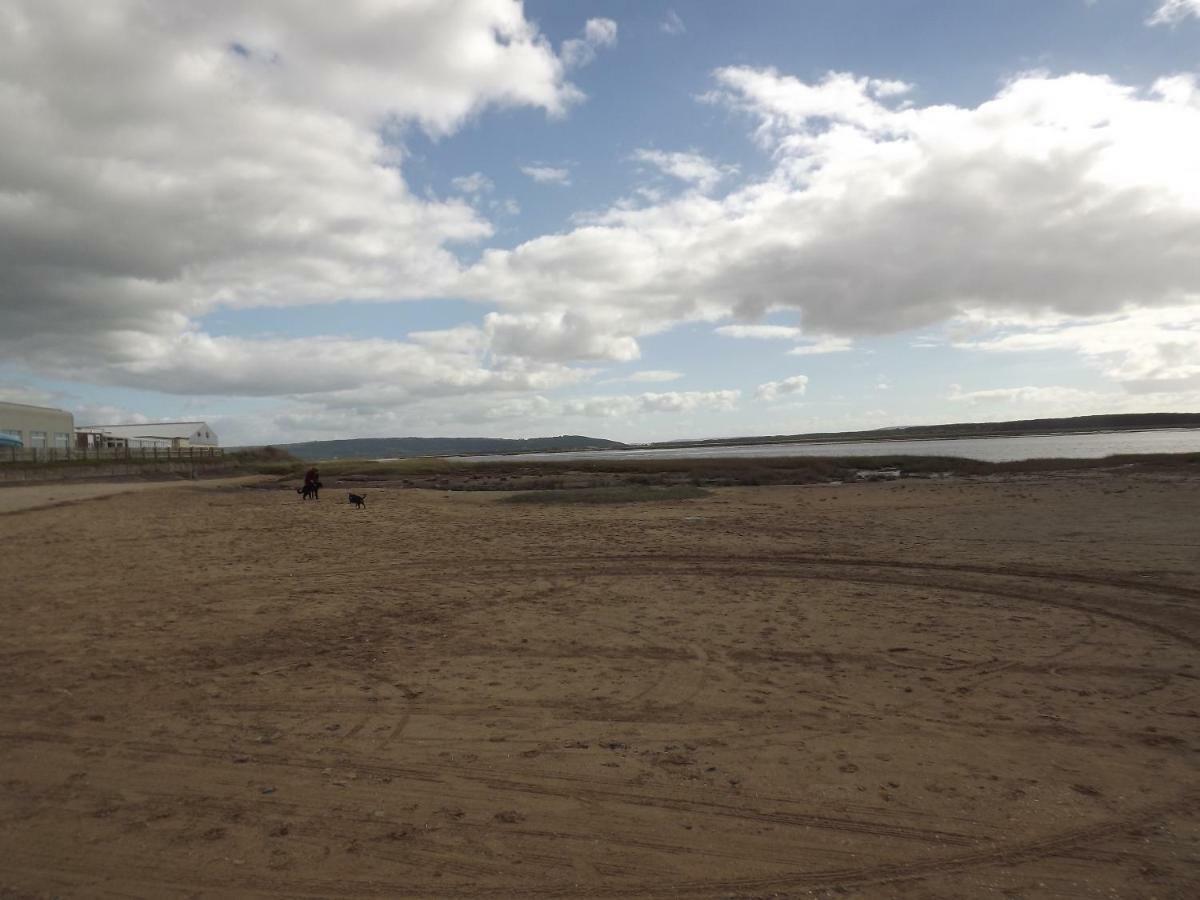 Вилла Marsh Water Ponds Fishery Kidwelly Экстерьер фото
