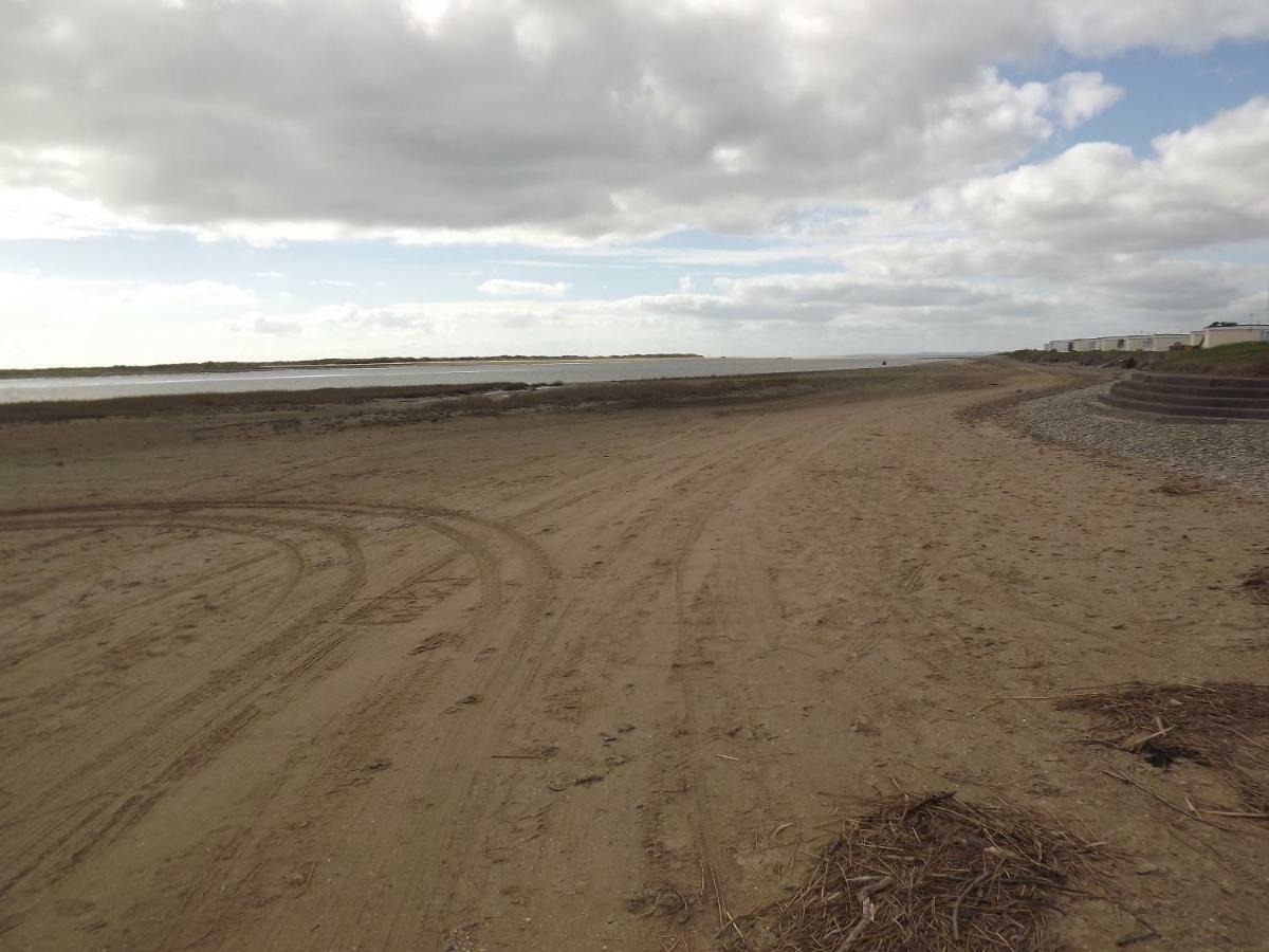 Вилла Marsh Water Ponds Fishery Kidwelly Экстерьер фото